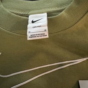 Nike Pull Over-NWT